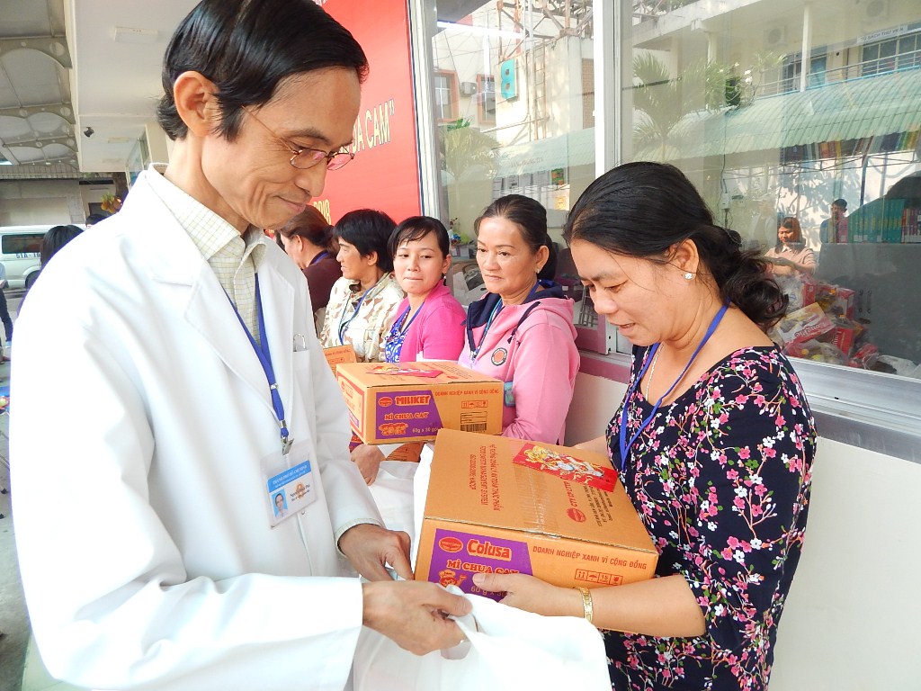 Trao 300 phần quà Tết cho bệnh nhân nghèo tại Bệnh viện Nhân Dân 115 