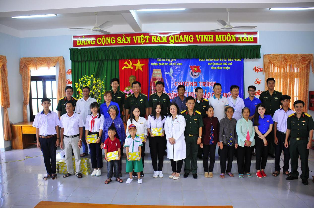 Khám bệnh và phát thuốc miễn phí tại huyện Phú Quý - tỉnh Bình Thuận