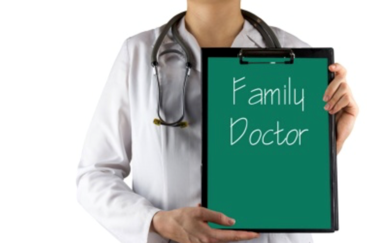 Bác sĩ thực hành tổng quát và bác sĩ gia đình có phải là một?