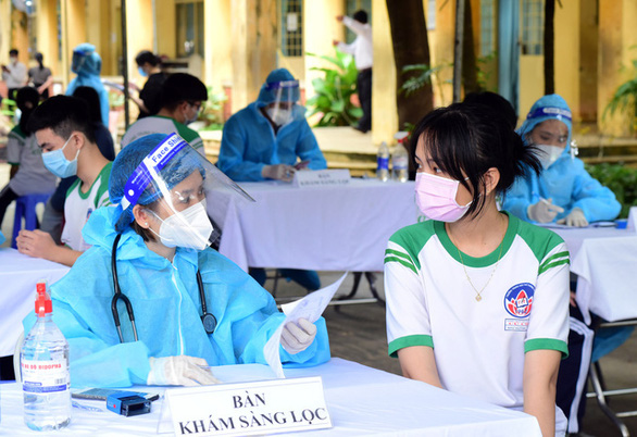 Việt Nam sẽ tiêm vắc xin COVID-19 cho trẻ từ 3 tuổi; ca mắc mới tăng lại 30%